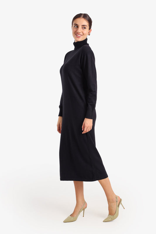 فستان متوسط الطول محبوك برقبة عالية