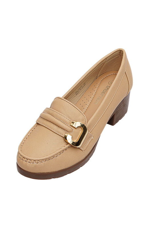 حذاء عالي الكعب بحلية معدنية