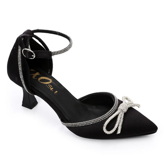 أحذية بكعب عالي مزينة بشريط على شكل عقدة من أحجار الراين