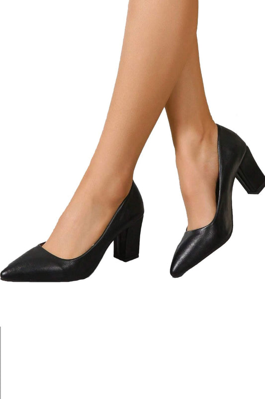 حذاء سادة أنيق بكعب عالي