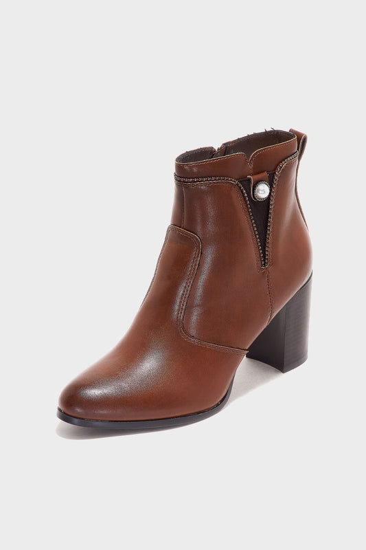 هاف بوت مميز بكعب عالي