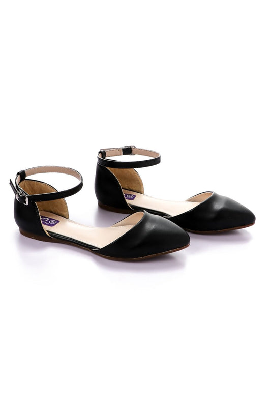 أحذية مسطحة