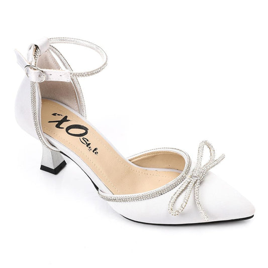 أحذية بكعب عالي مزينة بشريط على شكل عقدة من أحجار الراين