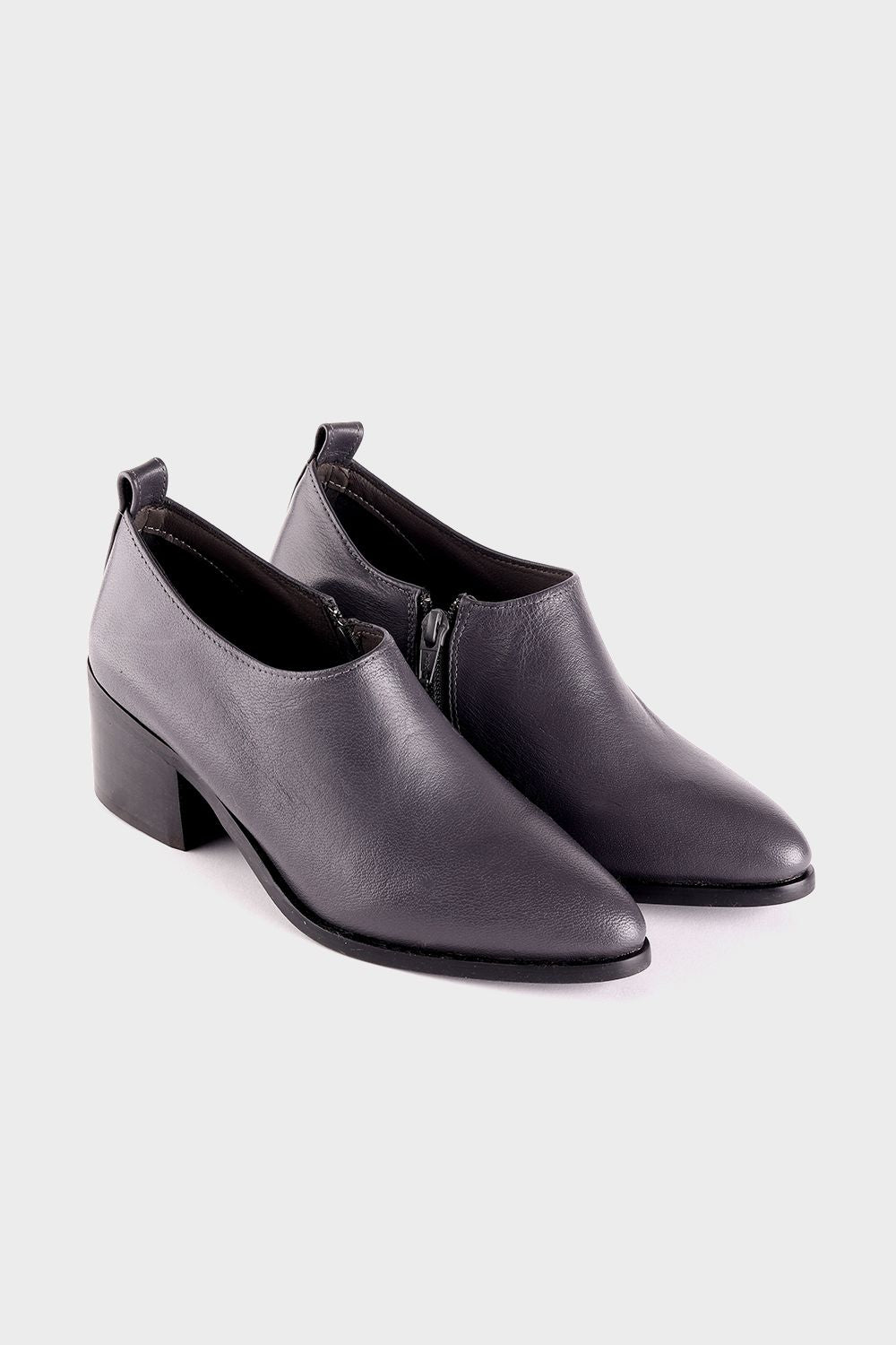 Oval Toe Cap Shape Shoes