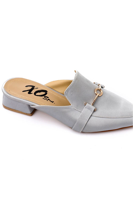 حذاء بكعب أنيق