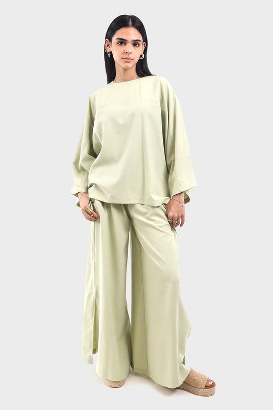 طقم مكون من قطعتين بلوزة ذات أكمام واسعة وبنطلون، أخضر باهت