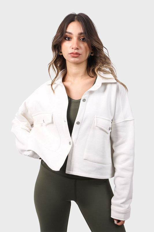 قميص قصير مع جيوب على الصدر