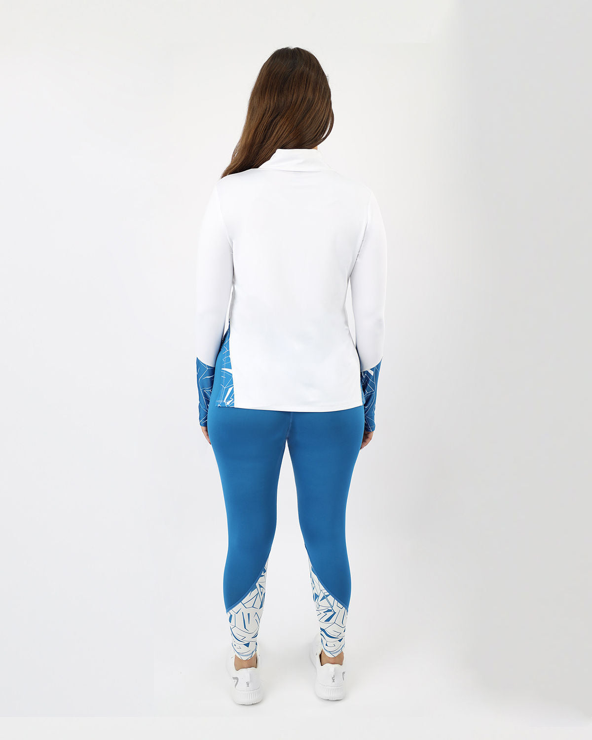 White Quarter Zip-up Top - بلوزة بيضاء بسحاب