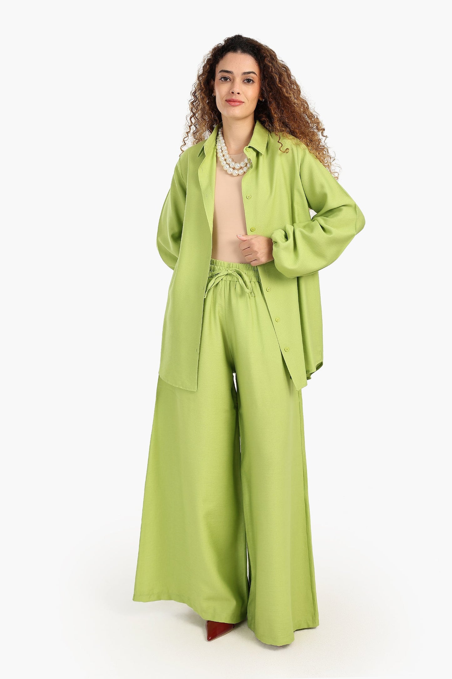 قميص كتان بأكمام طويلة