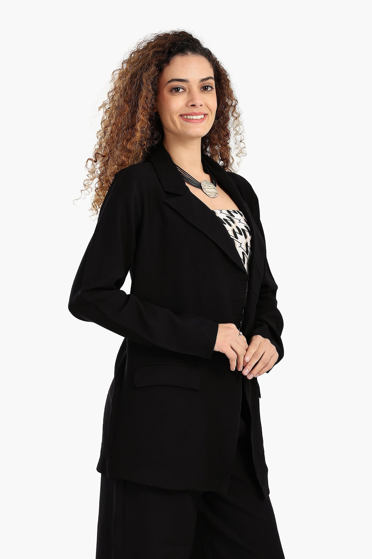 بليزر بياقة مدببة