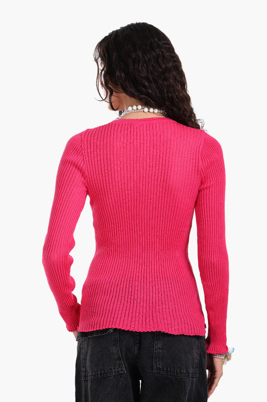 بلوزة مضلعة ذات حافة مكشكشة