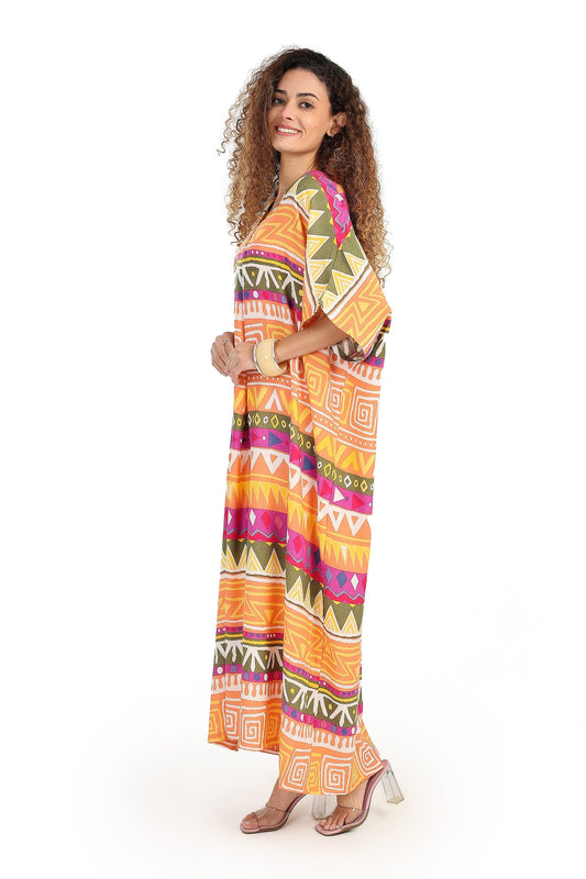 فستان ماكسي مطبوع بفتحة رقبة على شكل حرف V