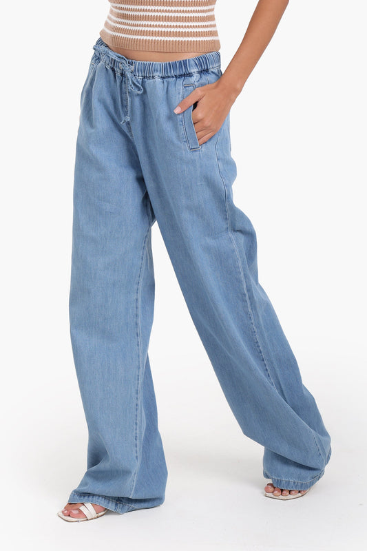 بنطلون جينز واسع الساق ومريح