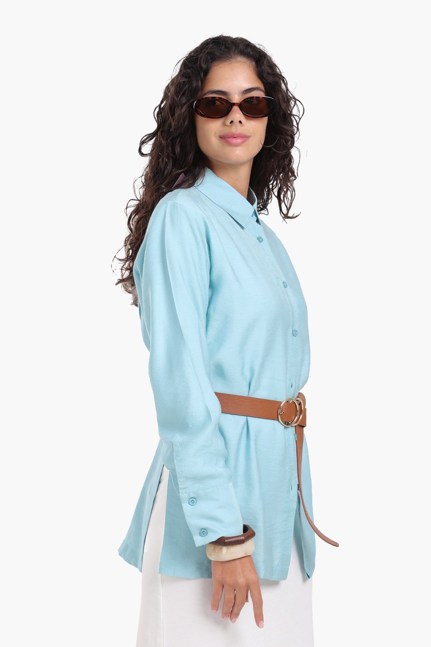 قميص فوال بأزرار للإغلاق