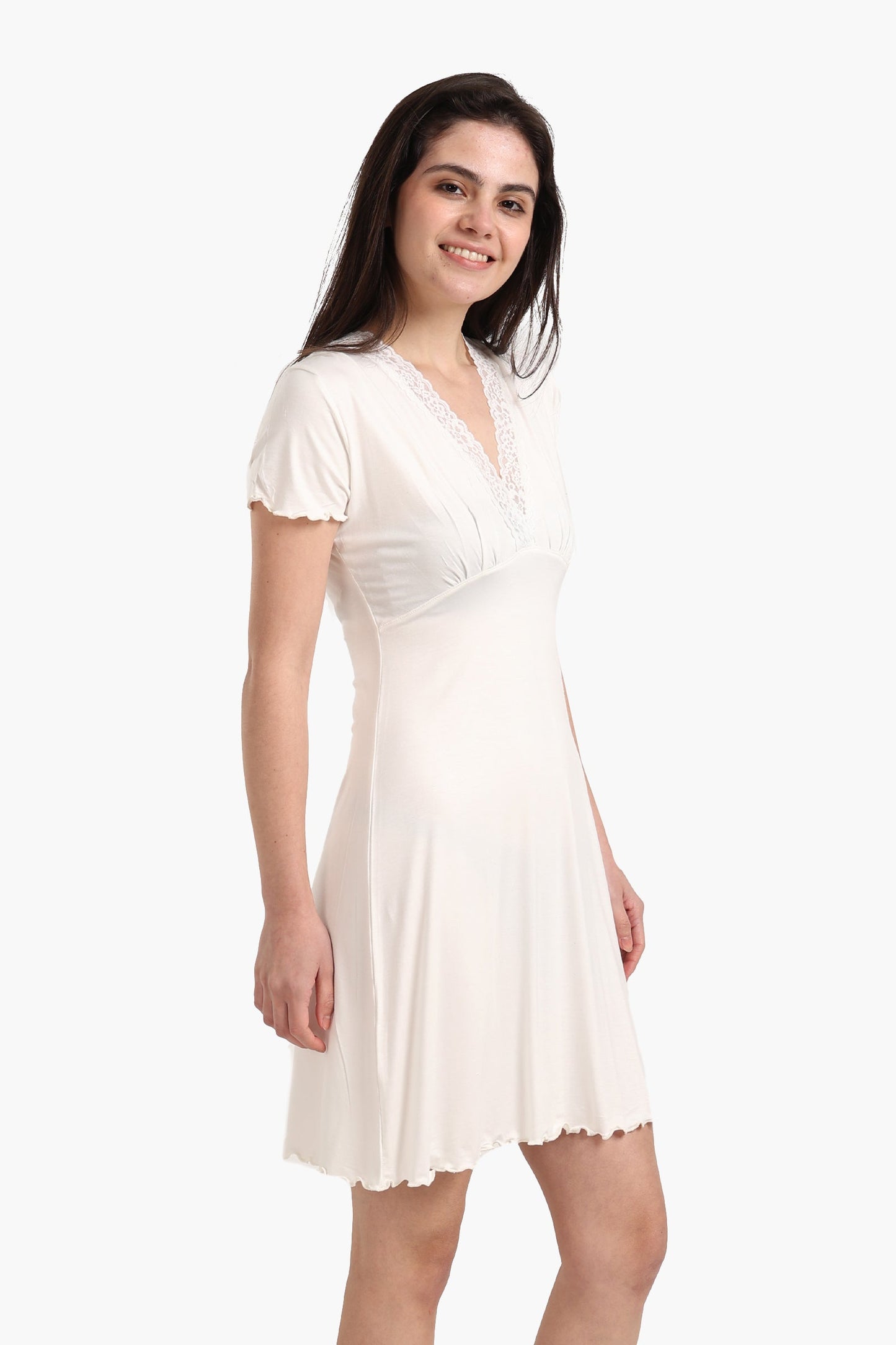 قميص نوم من الفيسكوز بفتحة رقبة على شكل حرف V