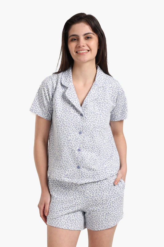 طقم بيجامة بأكمام قصيرة وطبعة أنيقة