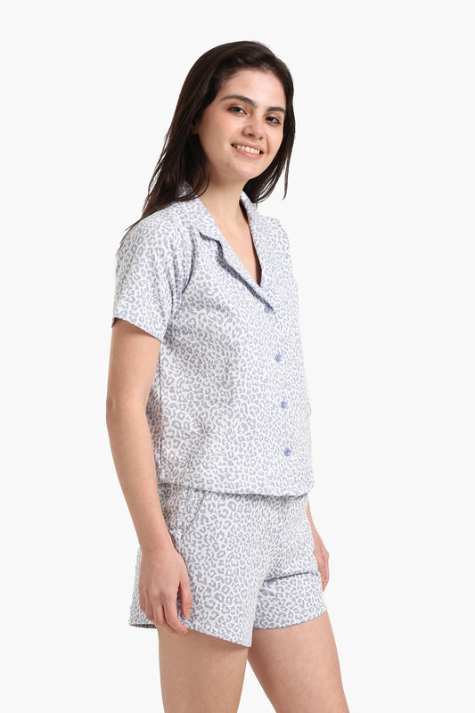 طقم بيجامة بأكمام قصيرة وطبعة أنيقة