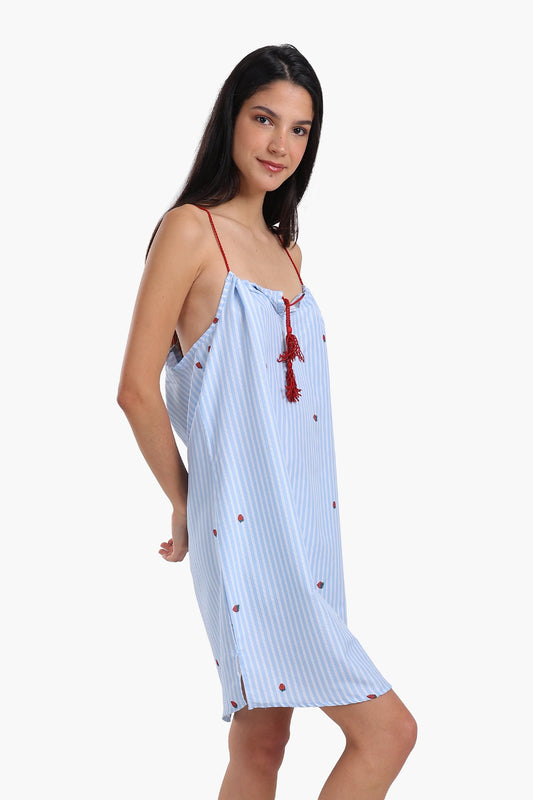 قميص نوم بطبعة الفراولة