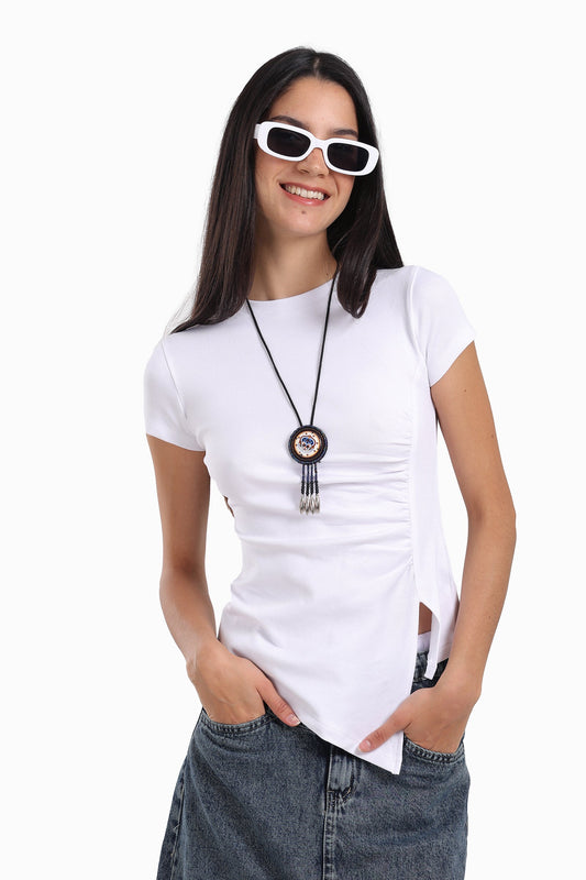 بلوزة فريدة من نوعها ذات حاشية غير متماثلة