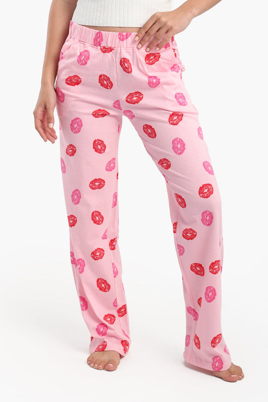 بنطال بيجاما بطبعة شفاه