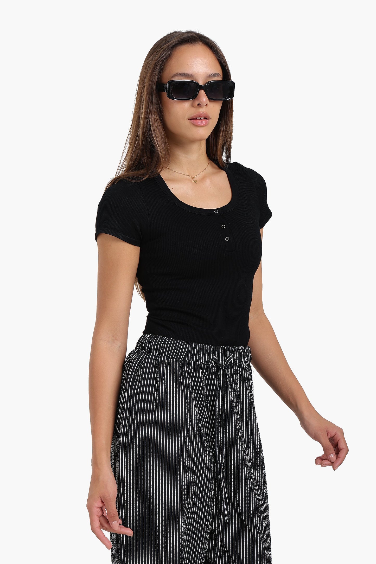 بلوزة مع زر إغلاق سريع