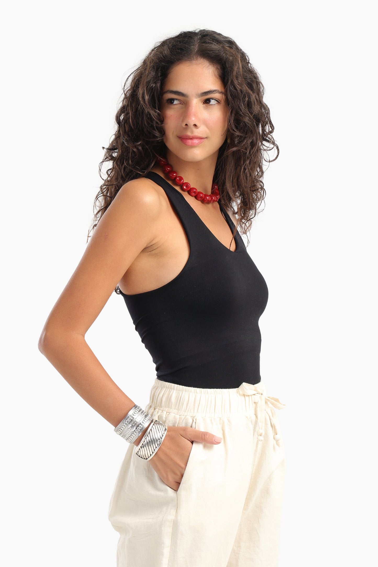 بلوزة ضيقة برقبة دائرية