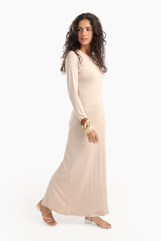 فستان نحيف بأكمام طويلة وفتحة خلفية