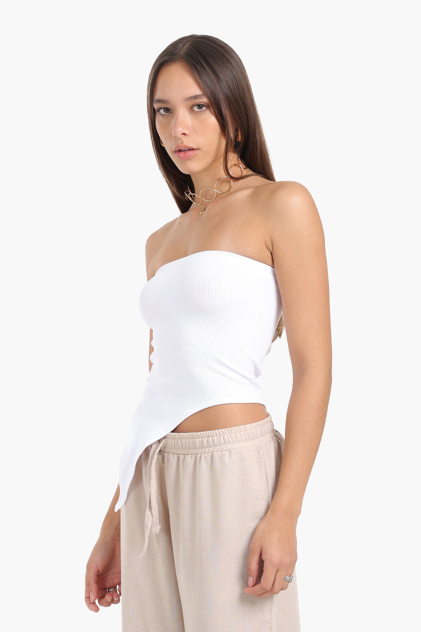 بلوزة بدون حمالات غير متماثلة