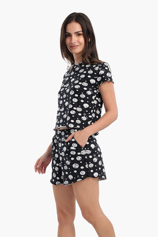 طقم بيجامة مطبوع عليه سنوبي