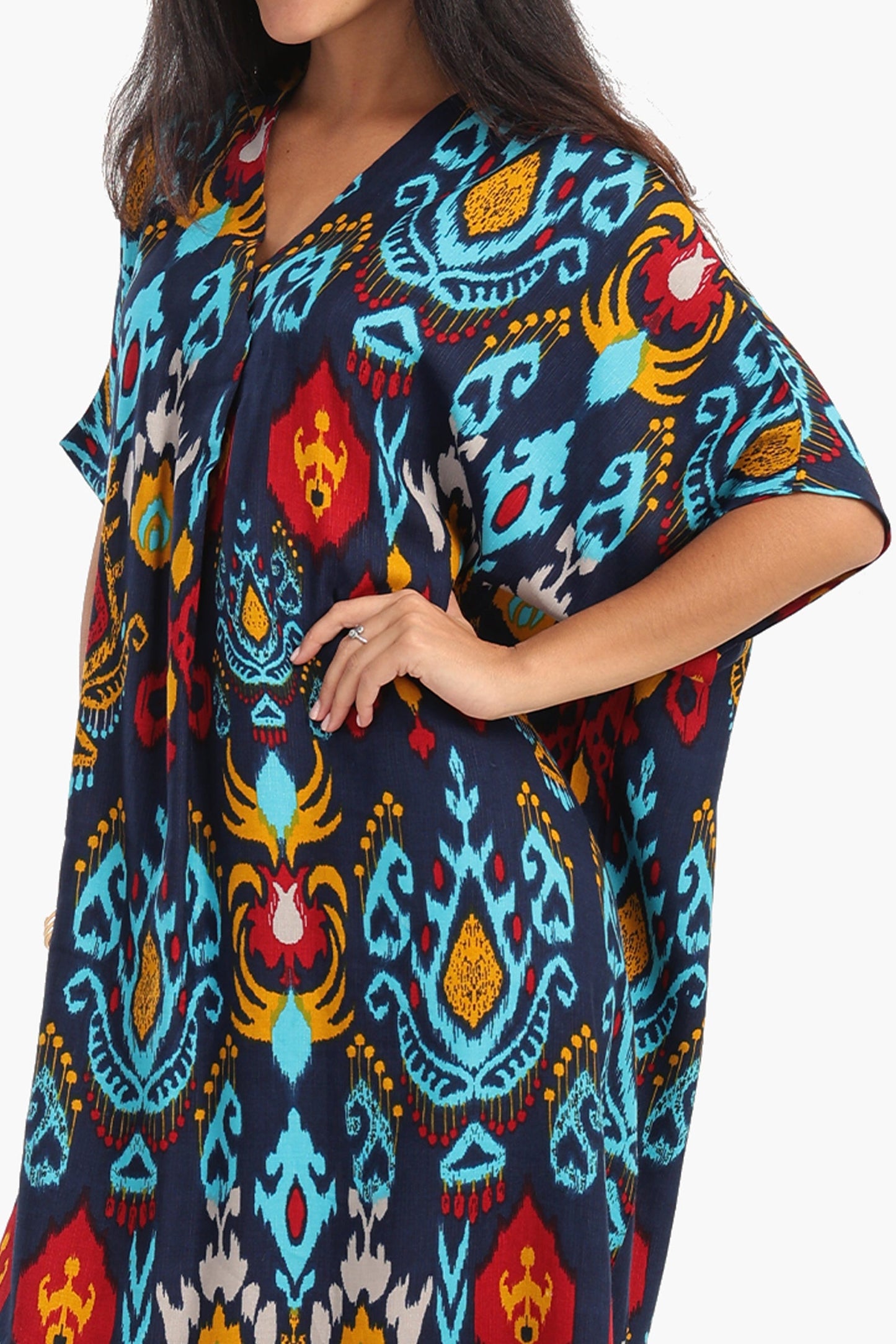 فستان ميدي مطبوع بفتحة رقبة على شكل حرف V