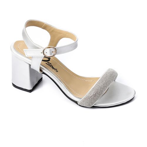 صندل سهرة فضي لامع بكعب