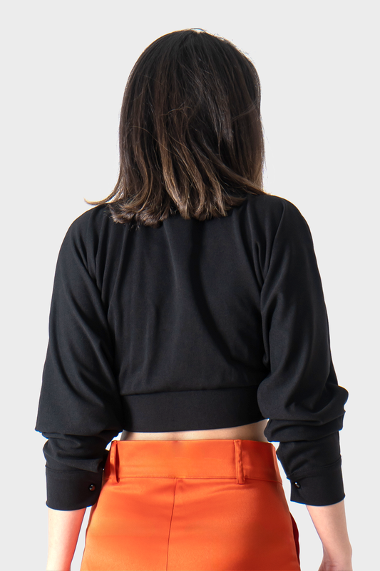 بلوزة خفاش سوداء