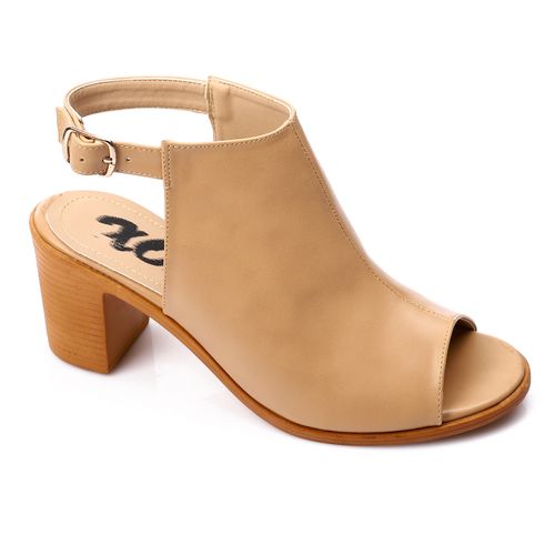 صندل بكعب عالي