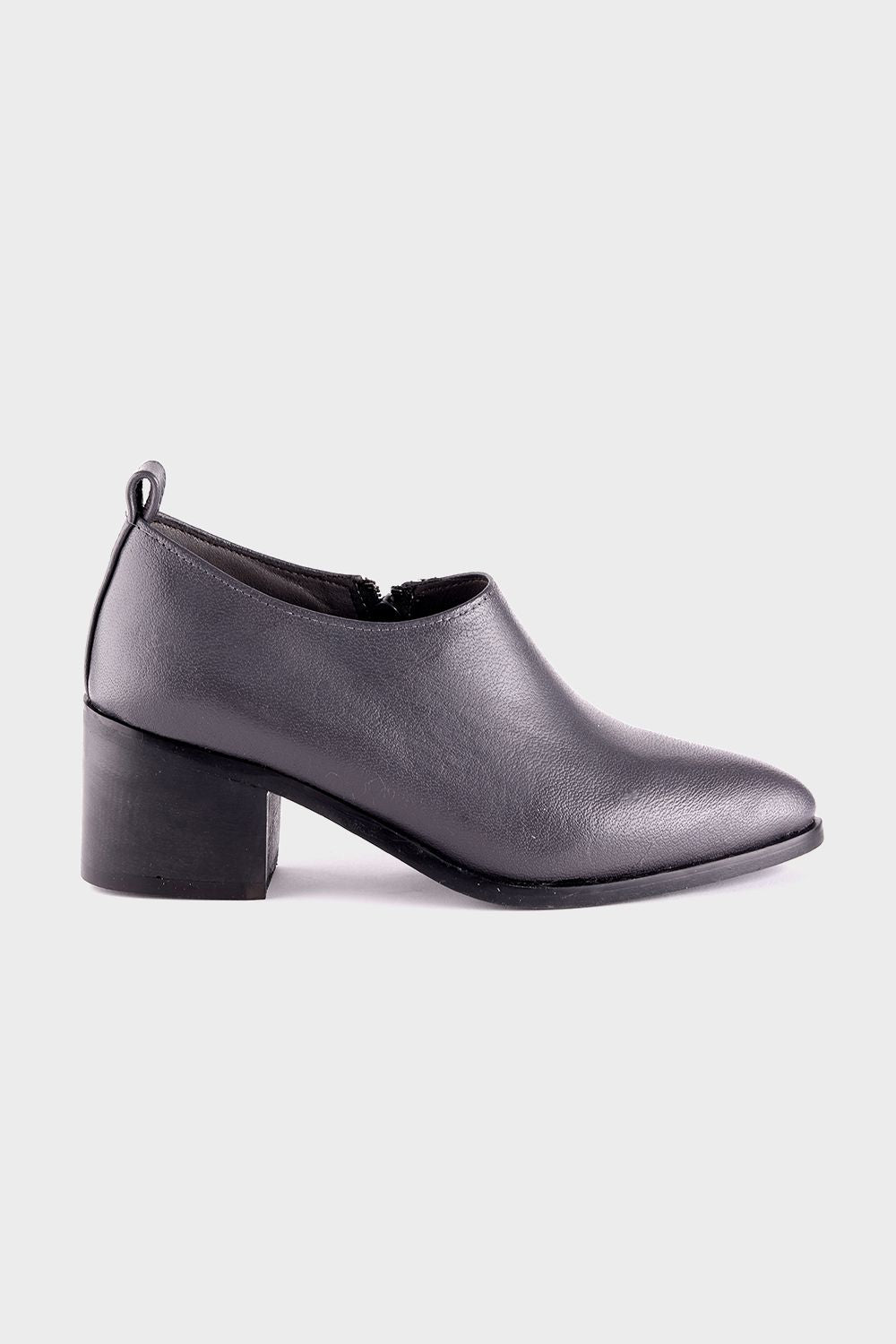 Oval Toe Cap Shape Shoes