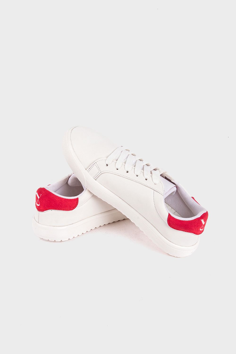 White Plain Sneakers