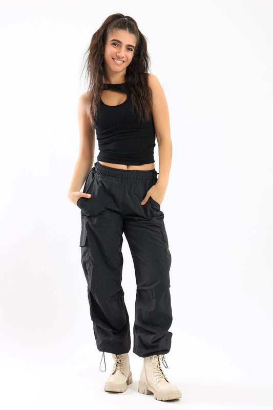 الجزء العلوي بفتحة أمامية مضلعة