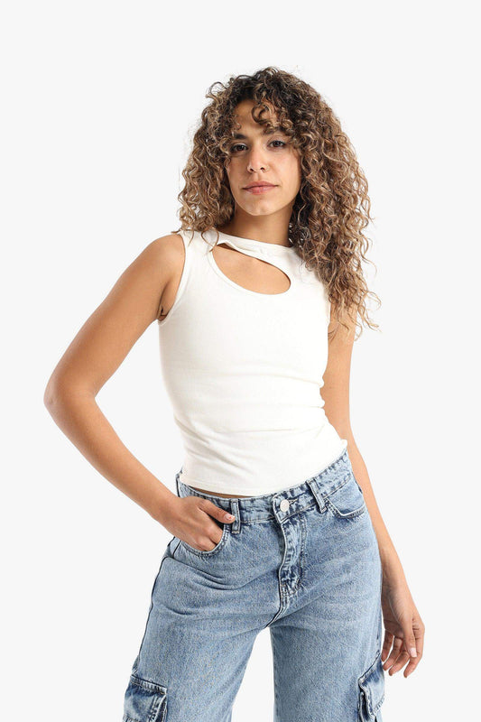 الجزء العلوي بفتحة أمامية مضلعة