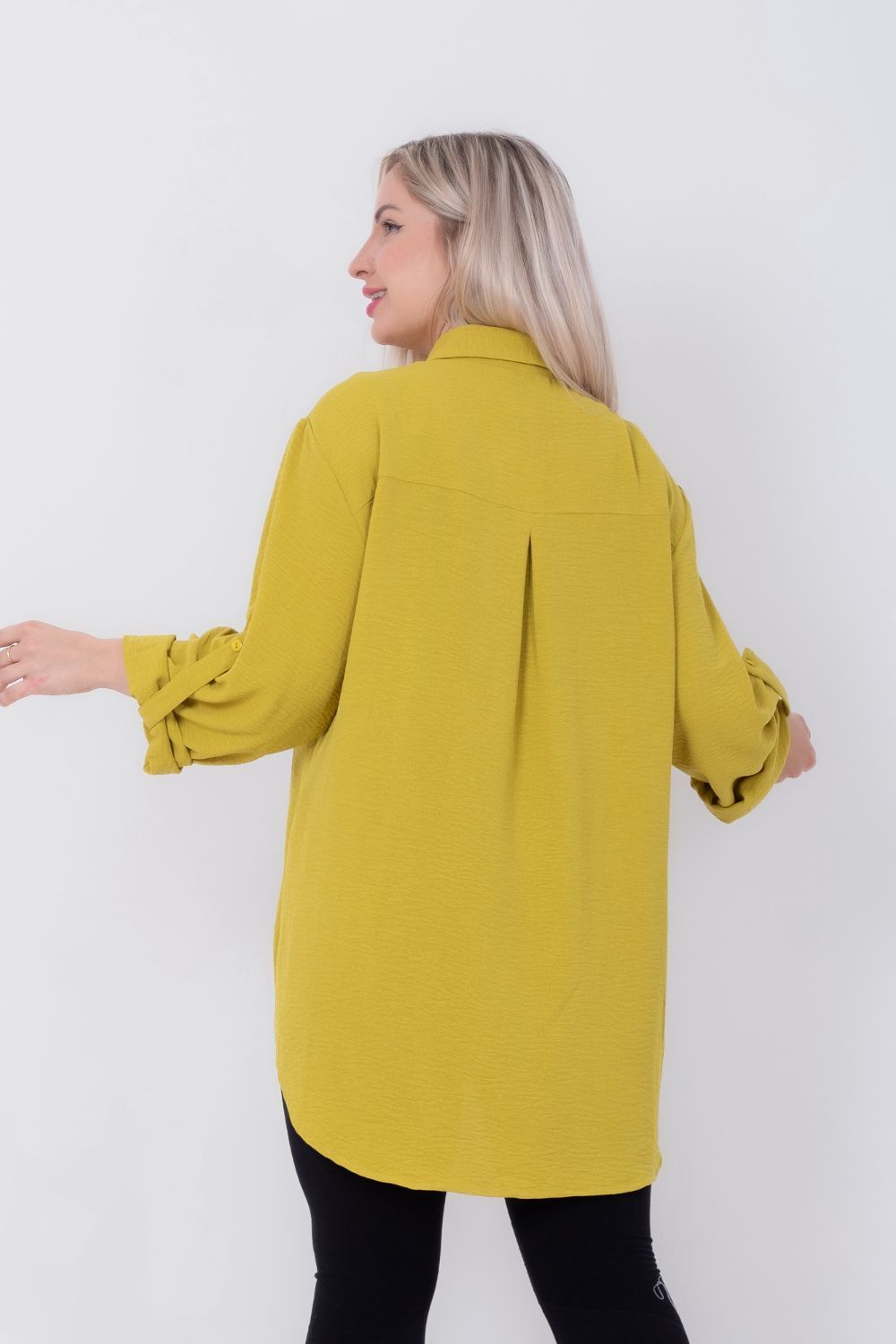 قميص أساسي كبير الحجم