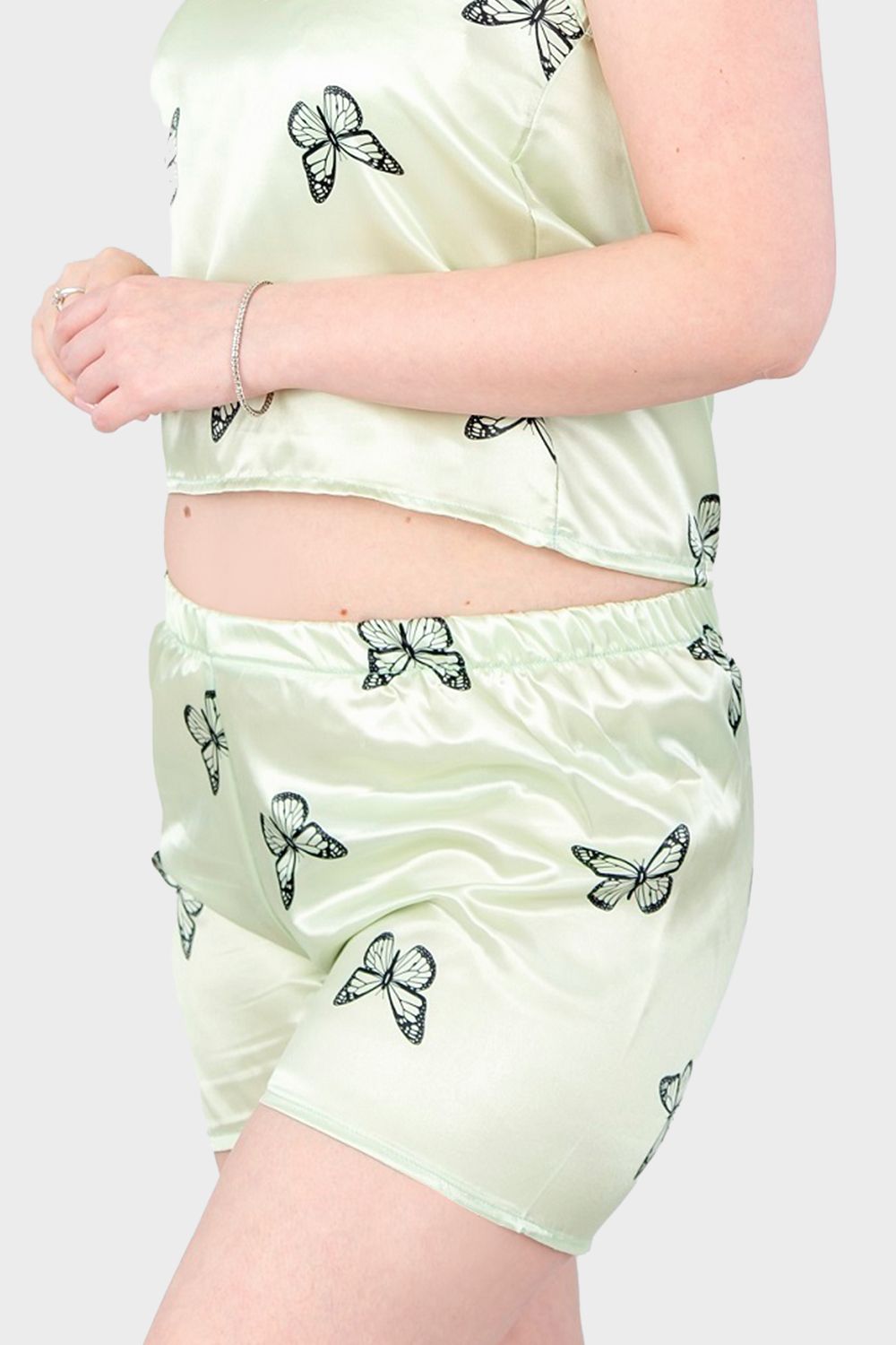 3 Pieces Butterfly Satin Pajama Set - طقم بيجامة ساتان بنقشة الفراشة من 3 قطع