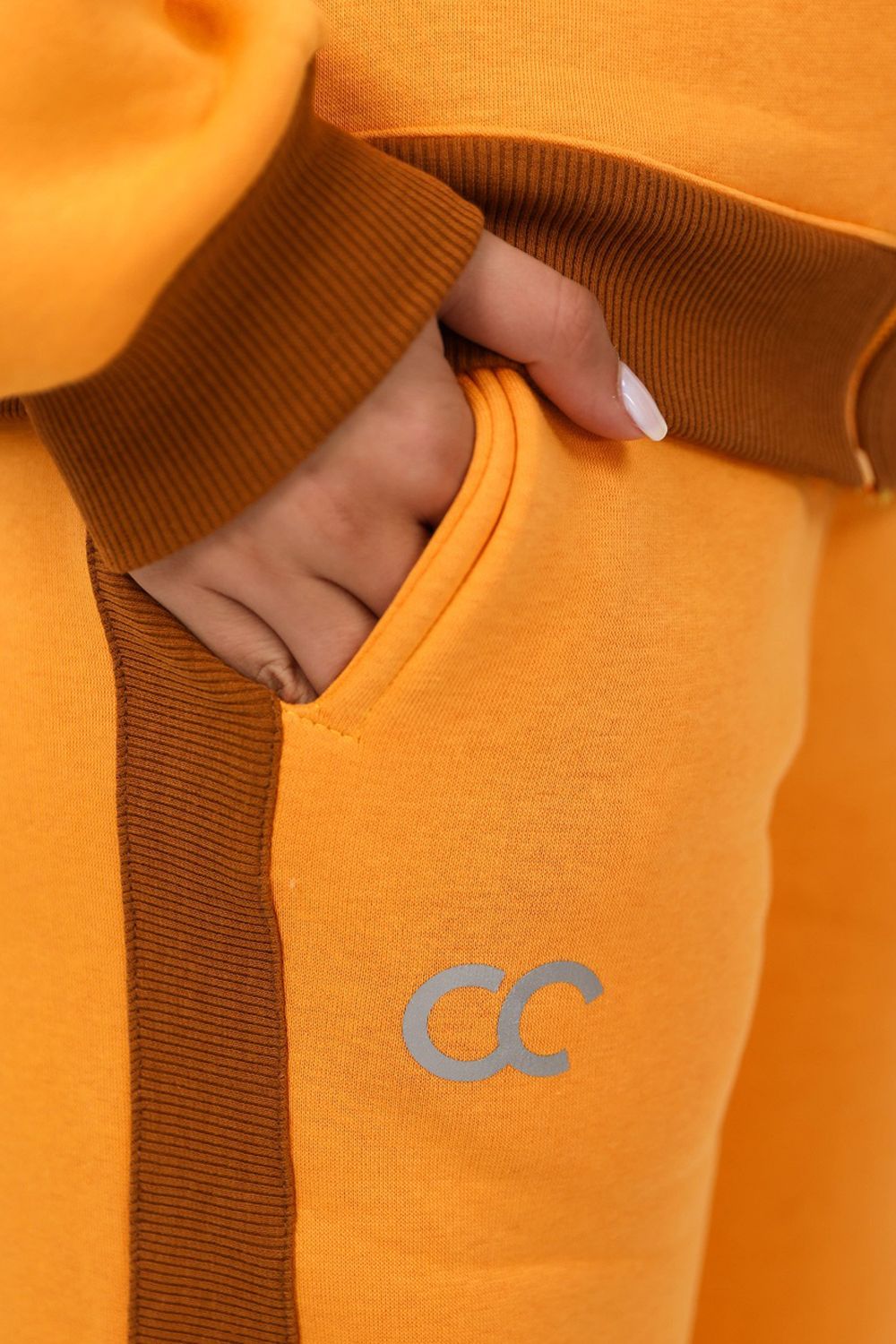 Bi-Tone Straight Leg Sweatpant - بنطال رياضي مستقيم الساق ثنائي اللون