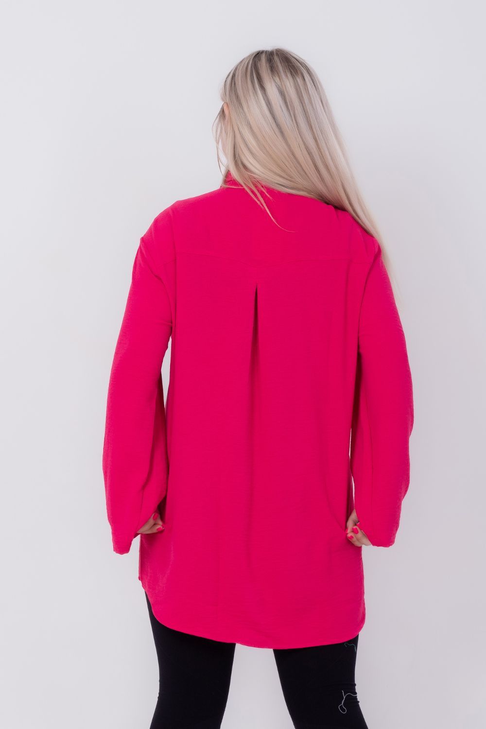 قميص أساسي كبير الحجم