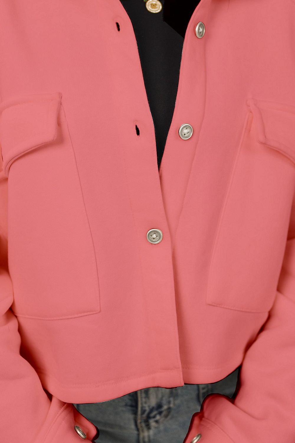 Crop Shirt with Chest Pockets - قميص قصير مع جيوب على الصدر