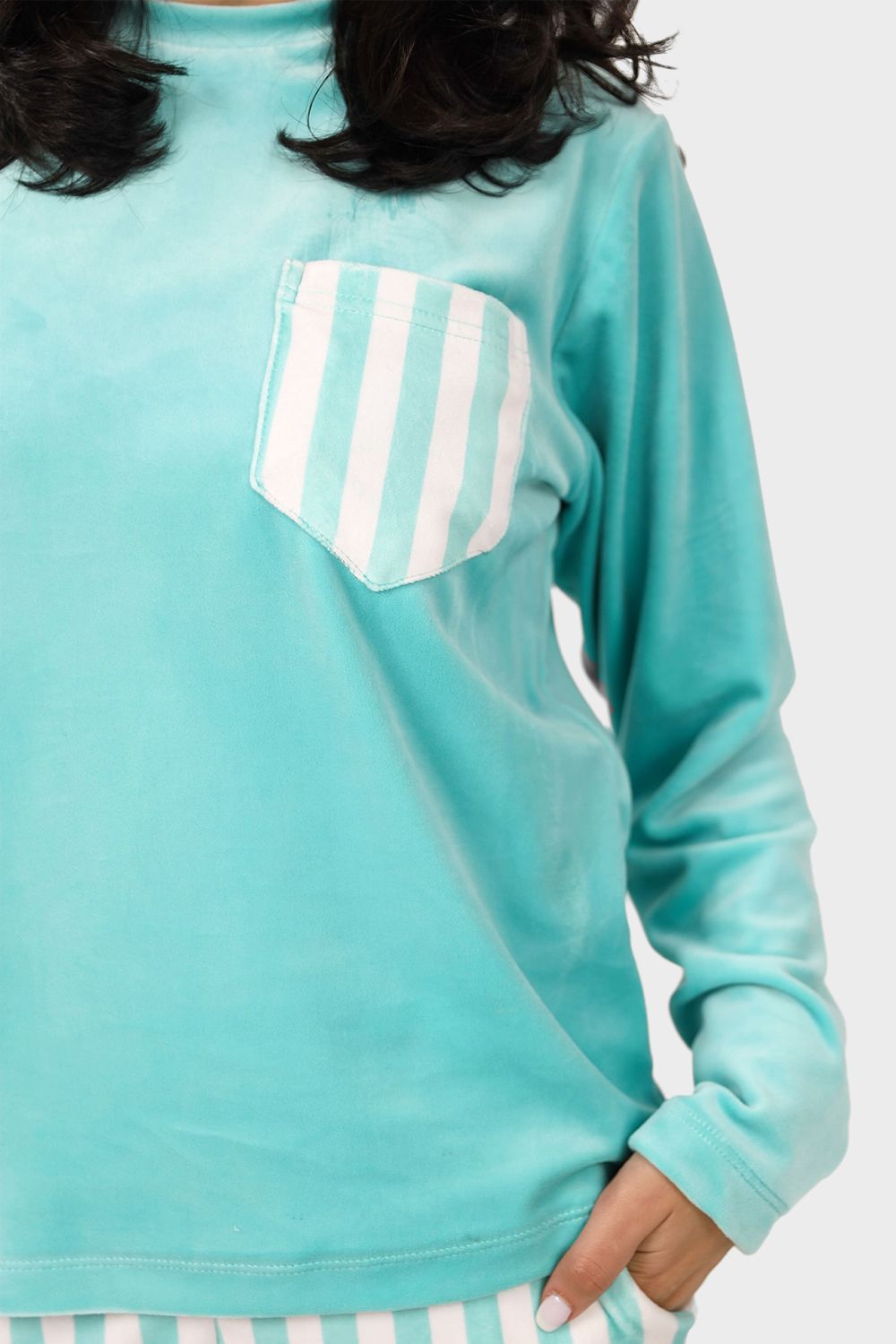 Top & Striped Pants Velvet Pajama Set - طقم بيجامة مخملية مكون من بلوزة وبنطلون مخطط