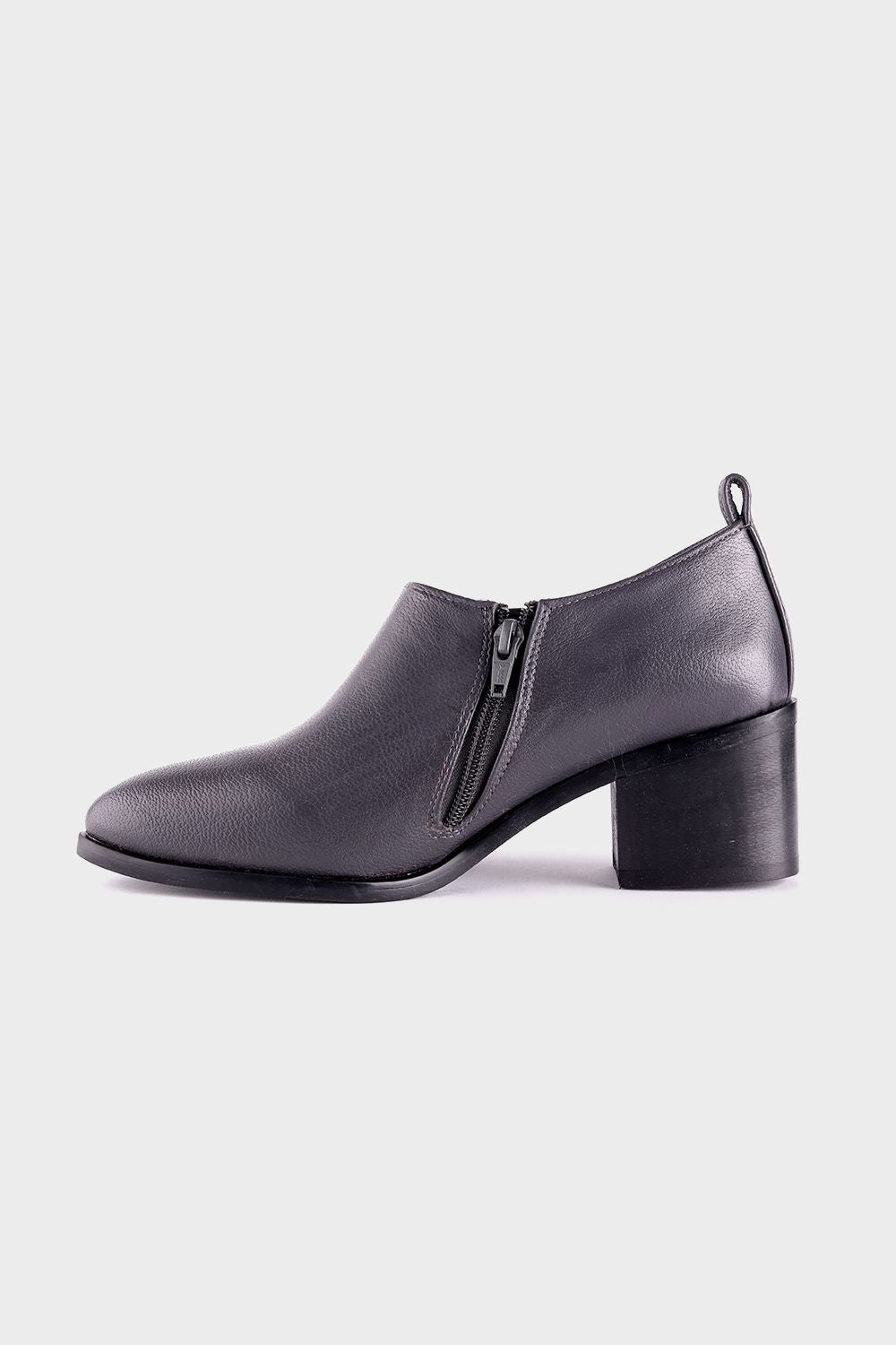 Oval Toe Cap Shape Shoes