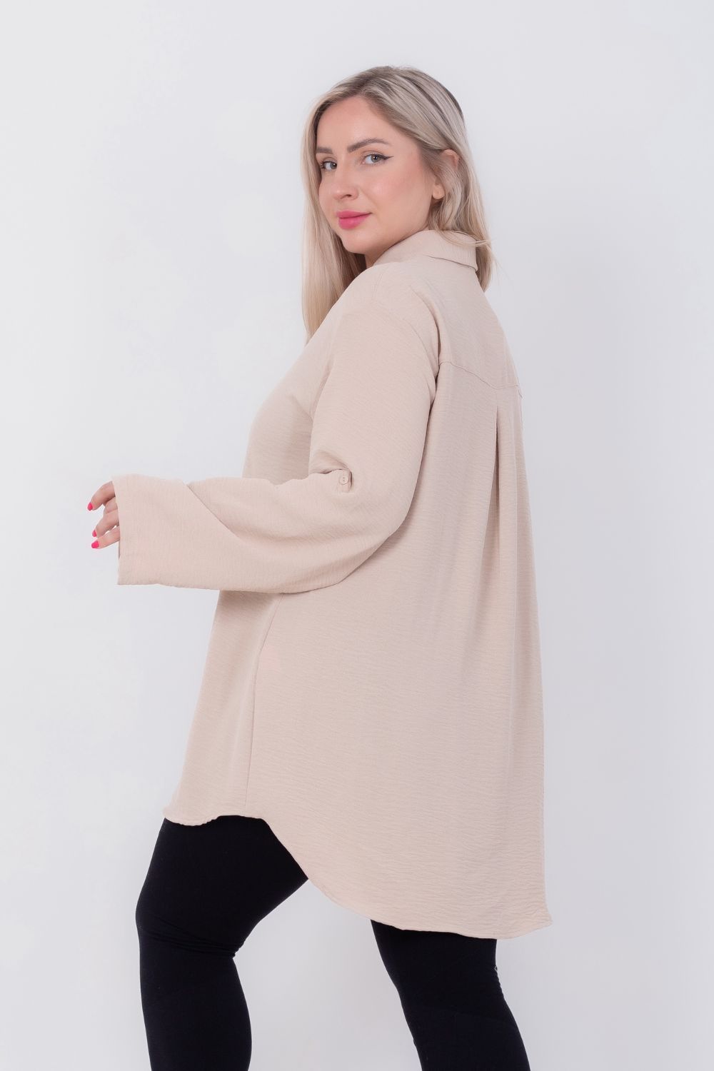 قميص أساسي كبير الحجم