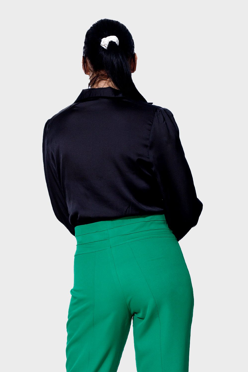 بلوزة قصيرة عصرية