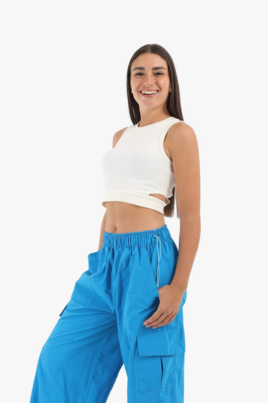 الجزء العلوي مضلع مع جوانب مقطوعة