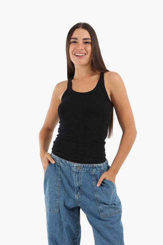 بلوزة بفتحة رقبة مستديرة