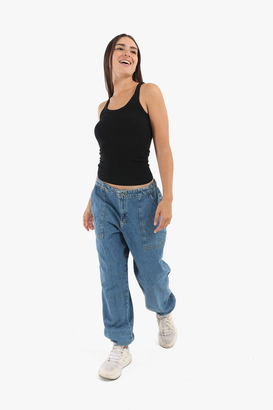 بلوزة بفتحة رقبة مستديرة