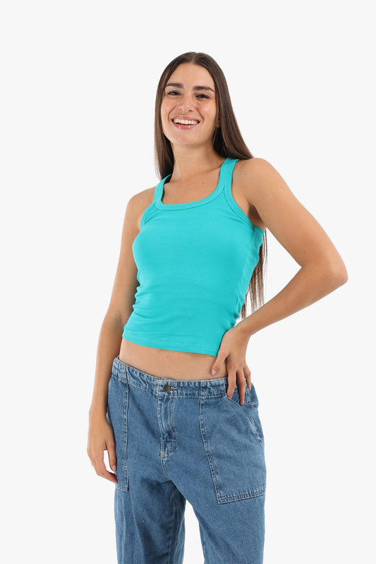 بلوزة بفتحة رقبة مستديرة